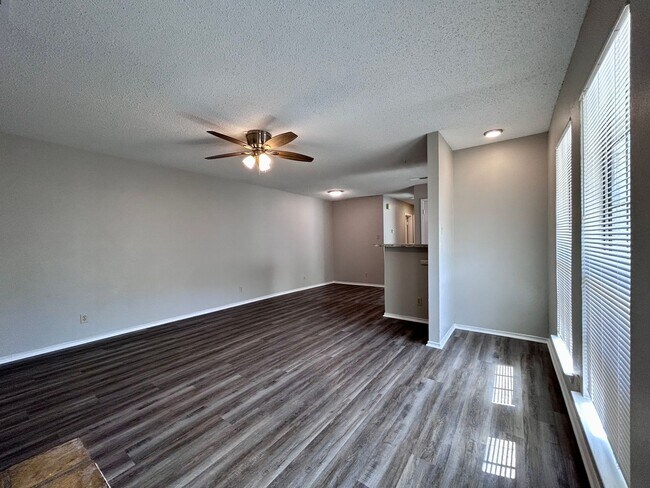 Photo - 9305 Kempler Dr Unidad B