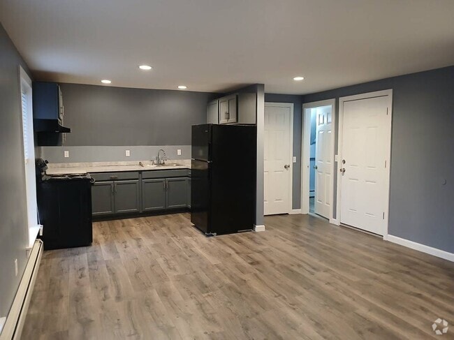 Building Photo - 4 Cushing Rd Rental