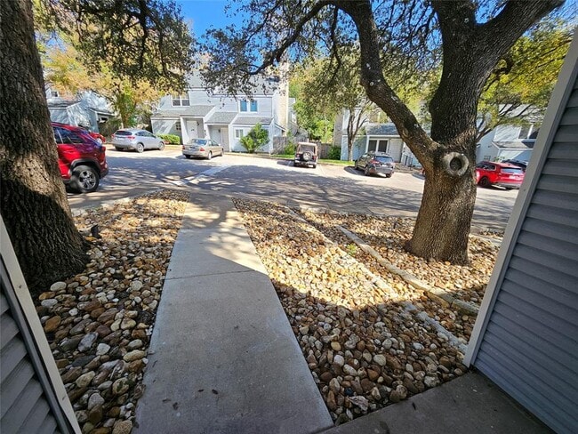 Photo - 6806 Old Quarry Ln