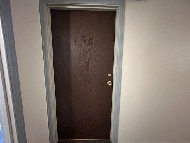 Photo - $0 DEPOSIT OPTION. STUNNING 2BED/1BATH CONDO IN HIGHLINE MEADOWS Unit 108