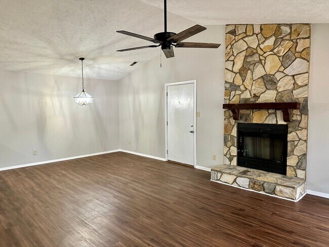 Photo - 1849 Tryon Dr