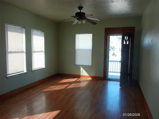 Photo - 4619 Ave S