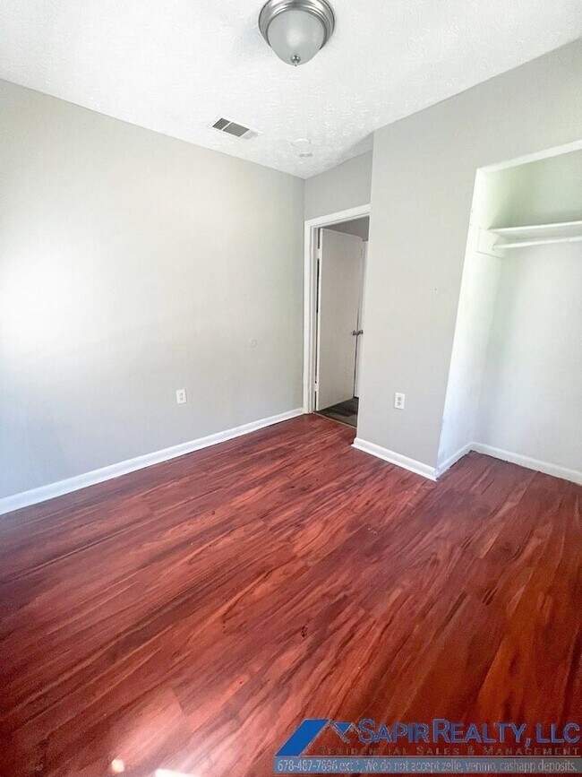 Charming 2Bedroom Duplex Move in by 10/... House House Rental in