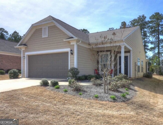 Photo - 610 Larch Looper Dr