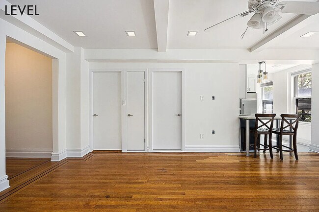 Photo - 200 W 108th St