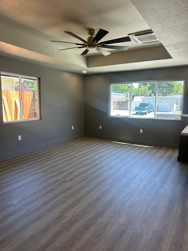 Photo - 3 Bedrom 2 Bath Duplex Fully Renovated