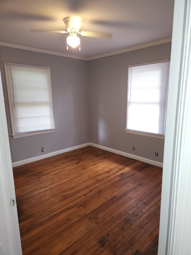Photo - 1176 Newberg Ave