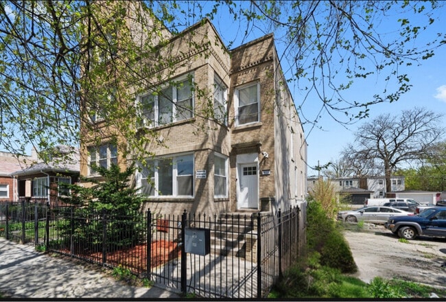 Building Photo - 411 N Hamlin Ave Rental
