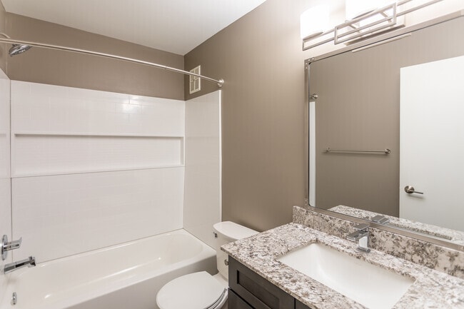 1BR, 1BA - 750SF