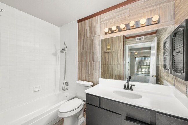 Photo - 206 Plaza Verde Dr