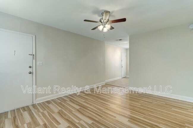 Photo - 2358 Herschel St