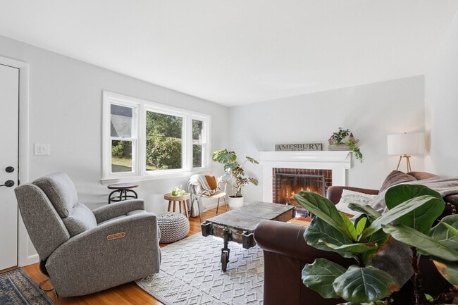 4 Claire Rd