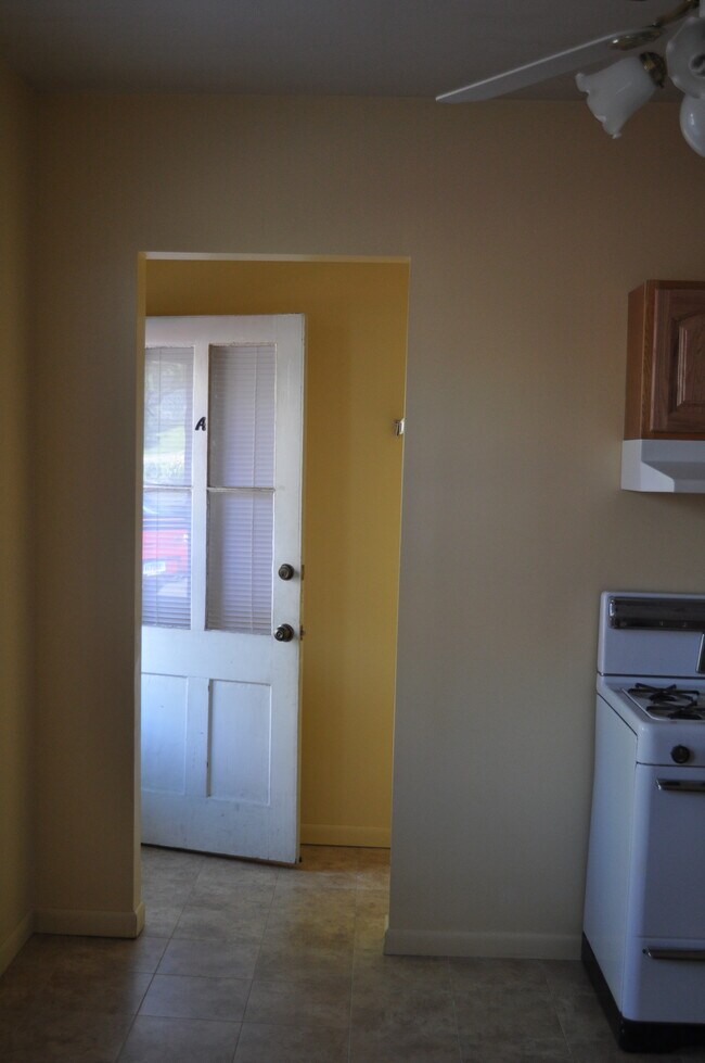 Photo - 2 Fairfield Ave Unidad Roseanne