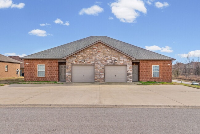 Building Photo - 109 Holland Dr