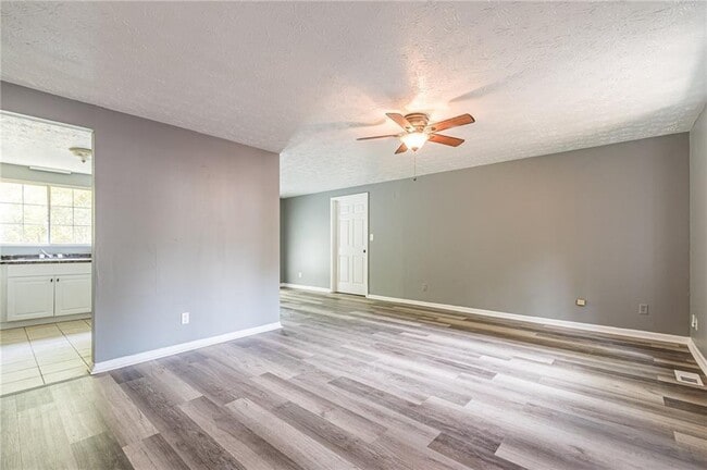 Photo - 806 Houndstooth Trail NW