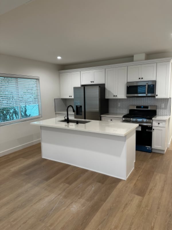 Building Photo - 2010-2010 Vineyard Ave