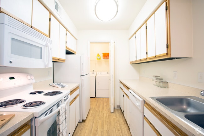 2 BR, 2 BA - 1055 SF