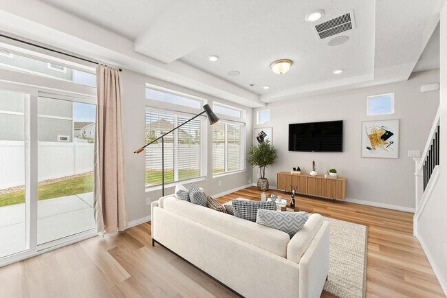 104 E Polaris Dr