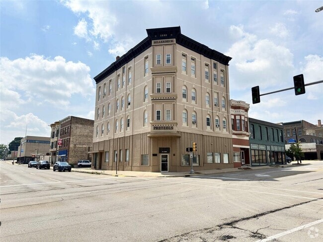 Building Photo - 26 S Galena Ave Rental