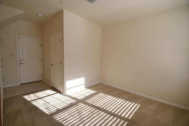 Photo - Downtown Townhome 2 Beds 3 Bath with AC