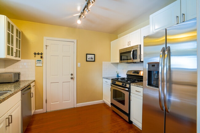 Photo - 610 Topaz St