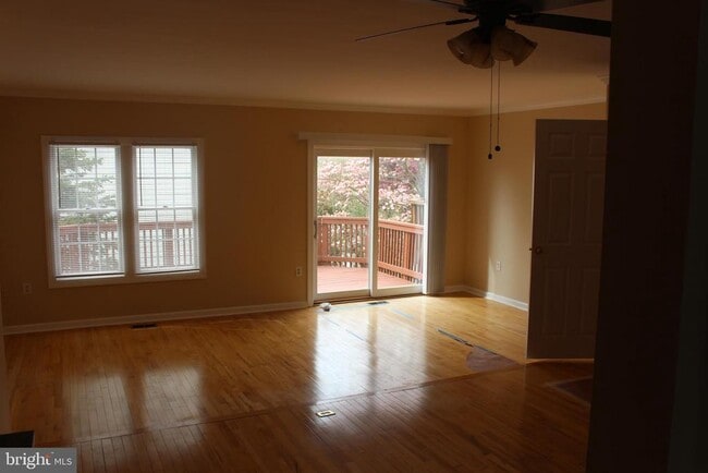 Photo - 611 Suffield Dr