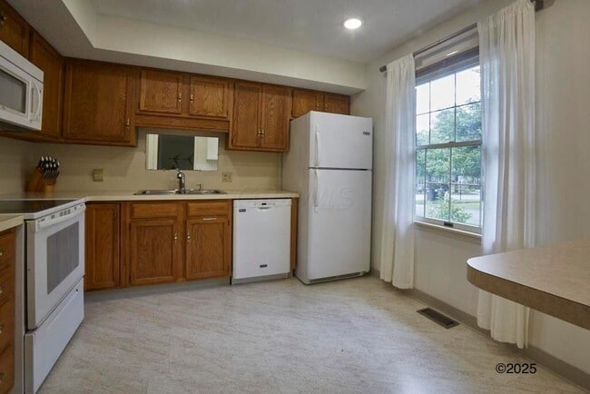 Photo - 532 W Broadway