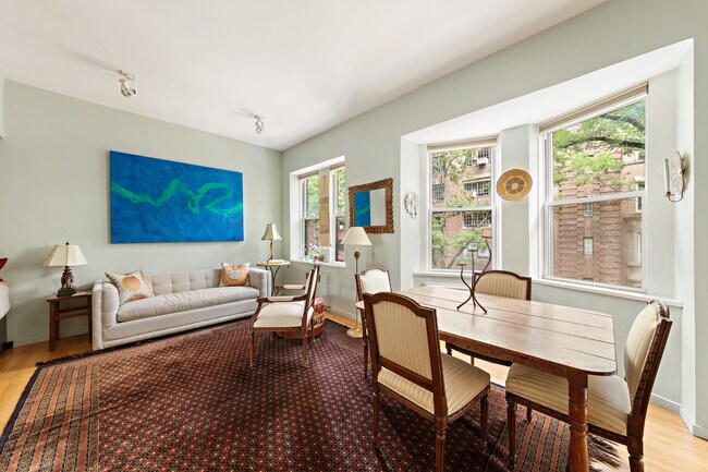 Photo - 24 W 90th St