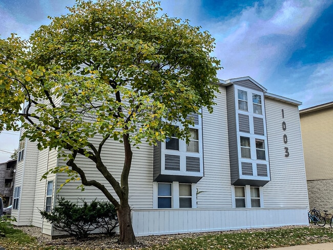 Building Photo - 1003 W. Stoughton Rental