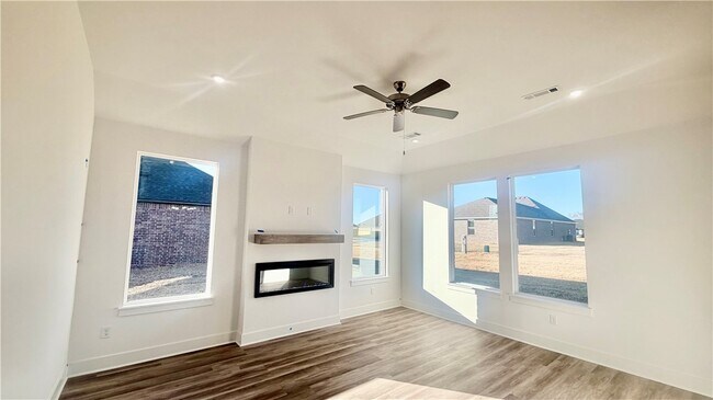 Photo - 458 W Taverner Xing