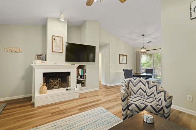 Photo - 529 Pointe S Dr Unidad ID1244829P