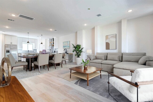 Photo - 5634 Dolores St