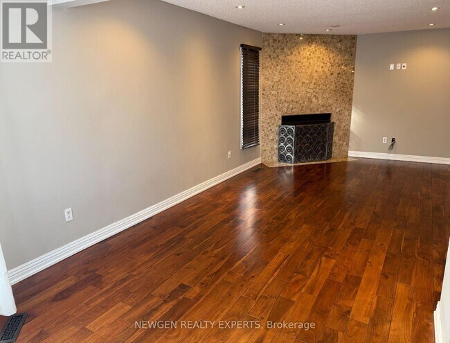 Photo - 2636 Credit Valley Rd