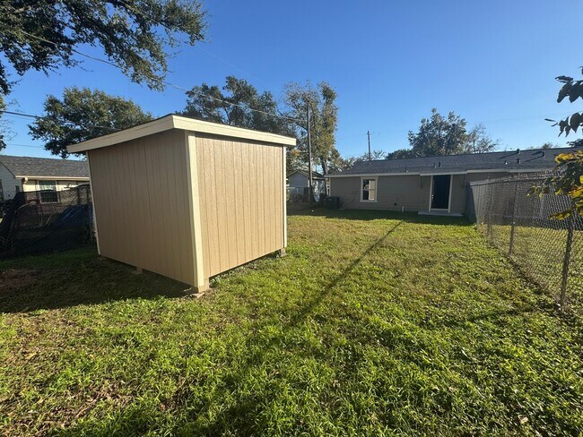 Photo - 207 E Mitchell Rd