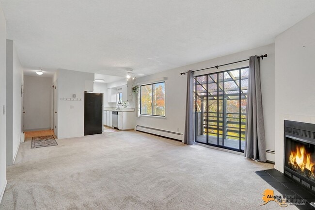 Building Photo - Top Floor End Unit Condo* Pet Friendly, Pr...