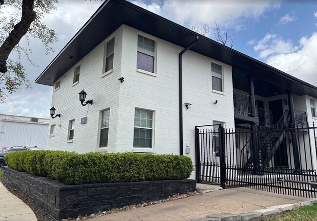 Building Photo - 2030 Portsmouth St Unit 4