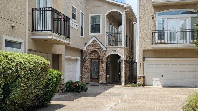 Photo - 305 Reinerman St