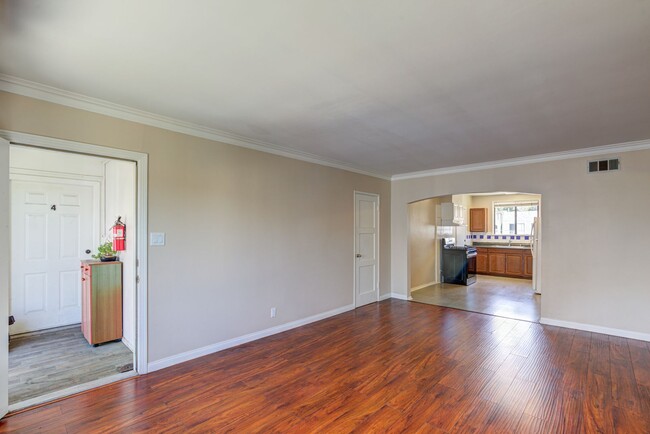 Photo - 1154 S Plymouth Blvd Unit 3