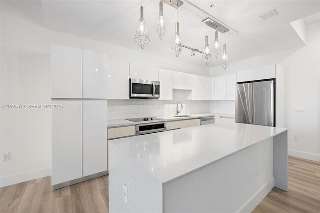 Photo - 101 Diplomat Pkwy Unit 1004