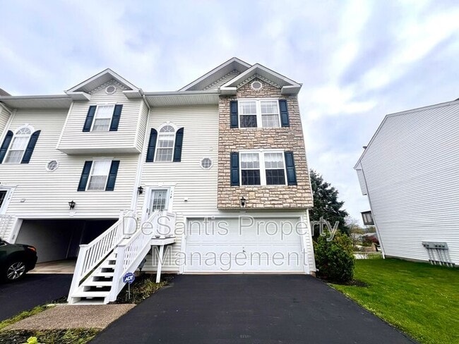Photo - 119 Antler Hollow Dr Townhome