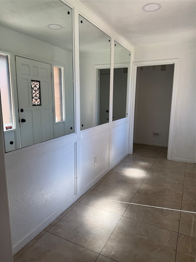 Photo - 7838 Vickijohn Dr