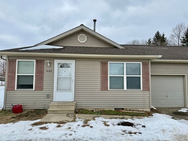 Building Photo - County Farm - 4180/4182 Unit County Farm - 4182