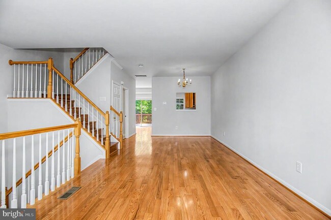 Photo - 45527 Grand Central Sq