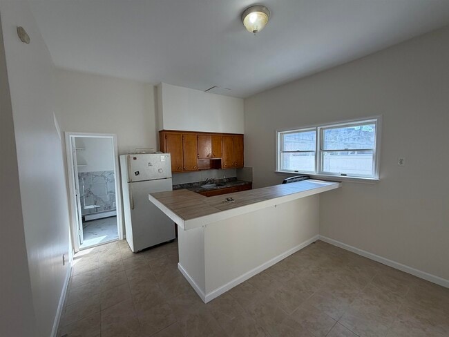 Photo - 369-371-371 Ave E