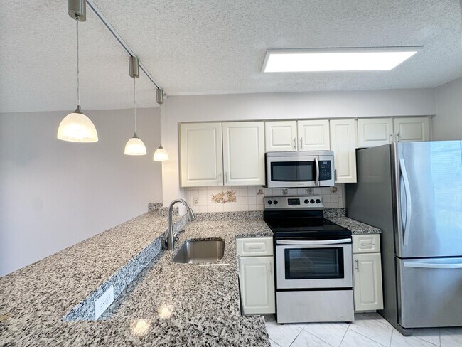 Photo - 2220 N Cypress Bend Dr Unidad 503