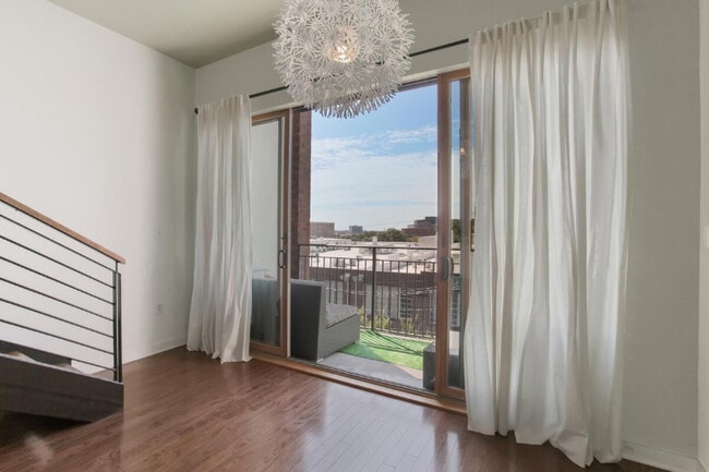 Photo - 333 Nelson St SW Unit 436