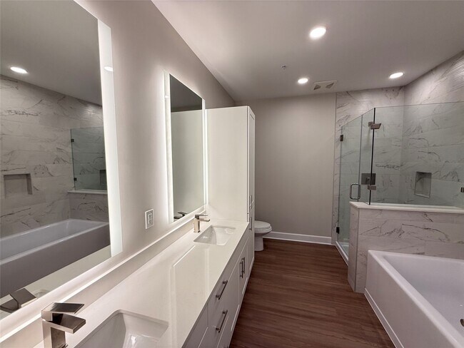 Photo - 716 Waugh Dr