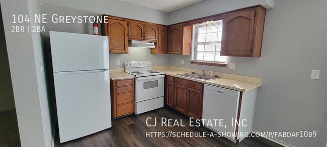 Photo - 104 NE Greystone Dr