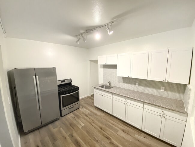 Building Photo - 240 Main St Rental