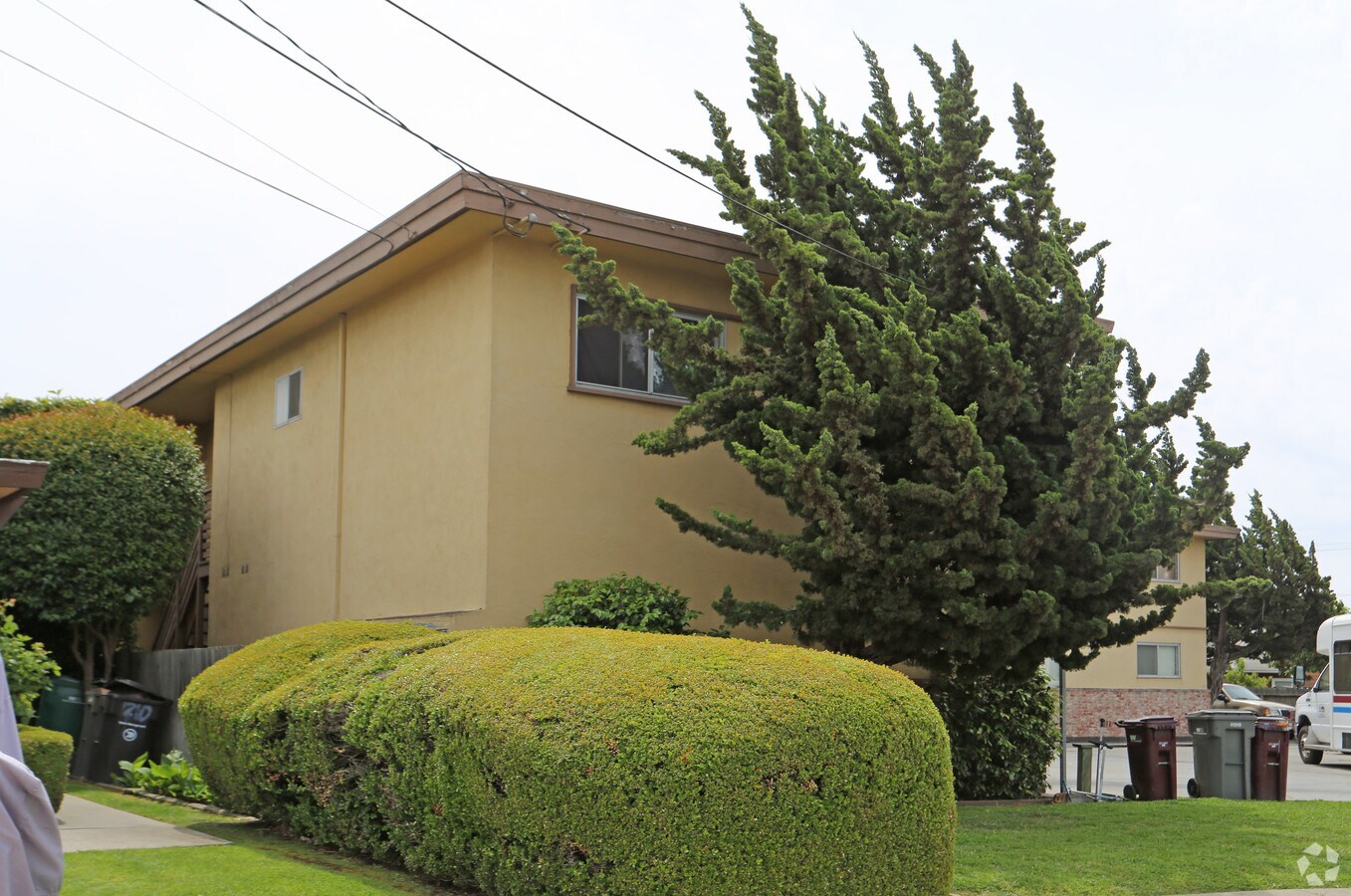 Edificio - 1200 141st Ave